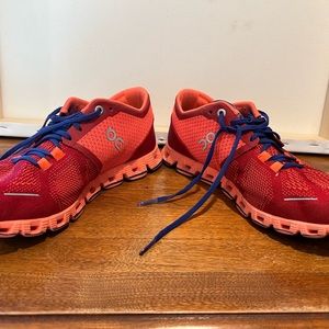 On Running tennis shoes